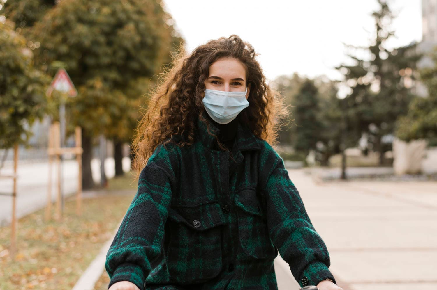 CÓMO EMPEZAR EL DISTANCIAMIENTO SOCIAL Y REGRESAR A LA “NORMALIDAD” PROGRESIVAMENTE